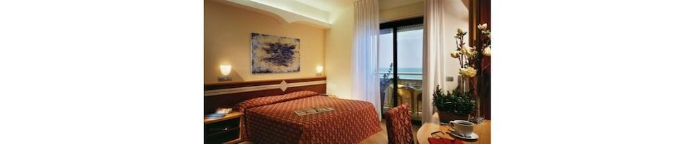 Hotel Europa Beach Village Giulianova Exterior photo
