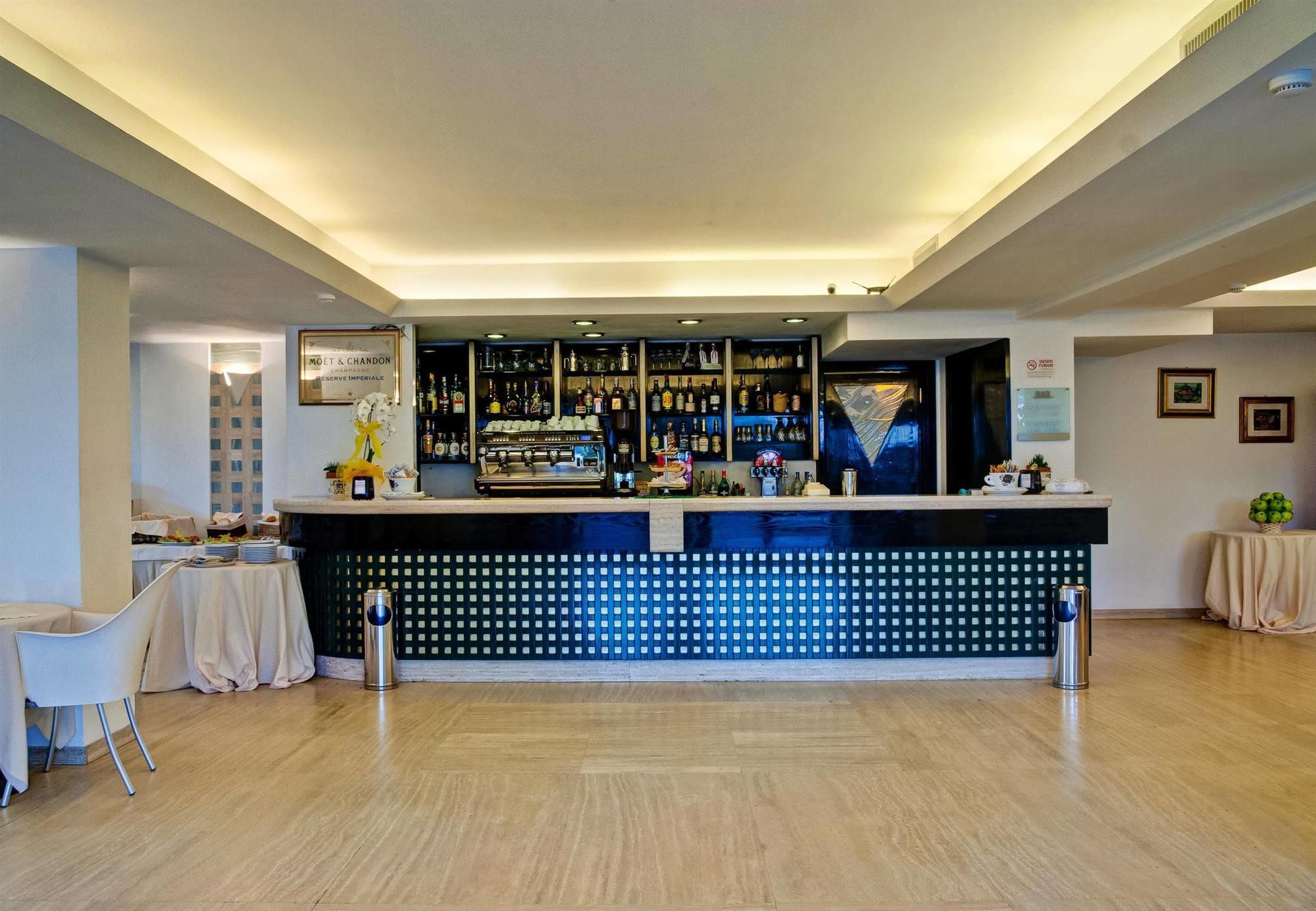 Hotel Europa Beach Village Giulianova Exterior photo